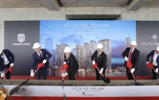 Hình ảnh tại buổi lễ cất nóc tòa tháp căn hộ Lake, sáng 19/5.
