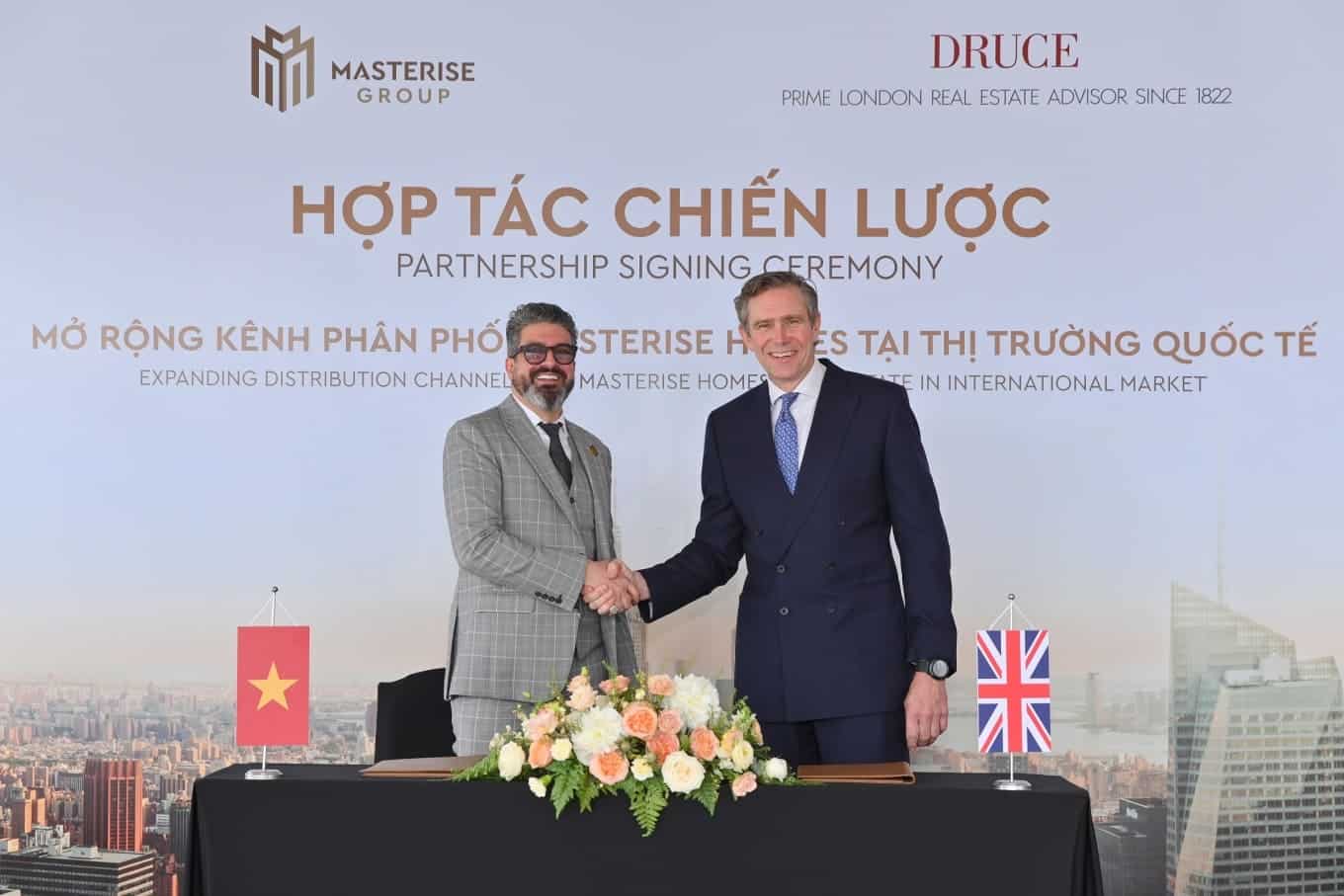 Ông Robert Bartlett, CEO Druce toàn cầu trong buổi ký kết hợp tác phân phối cùng Masterise Group.