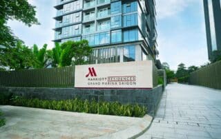 Cổng vào tòa Lake, khu căn hộ hàng hiệu Marriott tại Grand Marina Saigon.